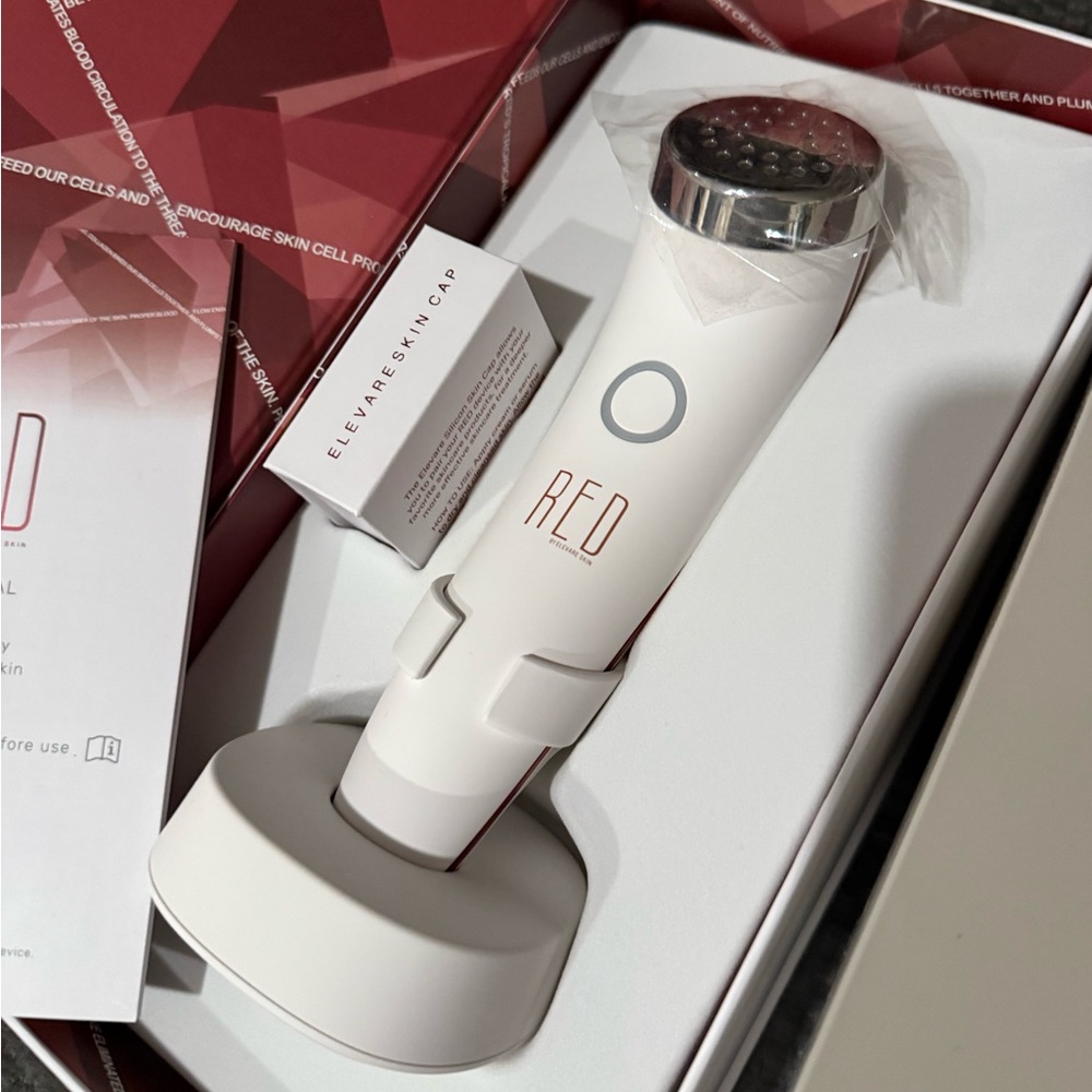 ELEVARE SKIN RED ELEVATED FACIAL TECHNOLOGY LASER THERAPY 💋